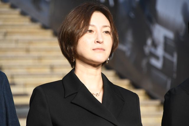 岡田准一、綾野剛、広末涼子ら黒の装いで登場！『最後まで行く』大階段フォトセッション（9枚目）