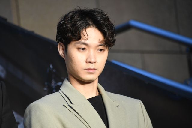 岡田准一、綾野剛、広末涼子ら黒の装いで登場！『最後まで行く』大階段フォトセッション（11枚目）