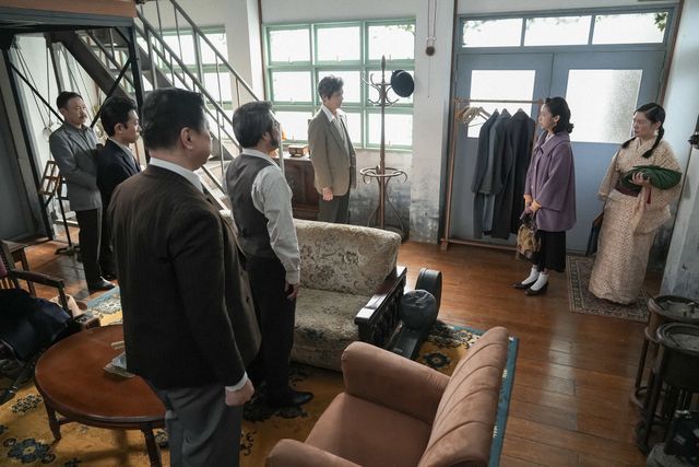 小夜は米兵と…「ブギウギ」第71回の場面写真（3枚目）