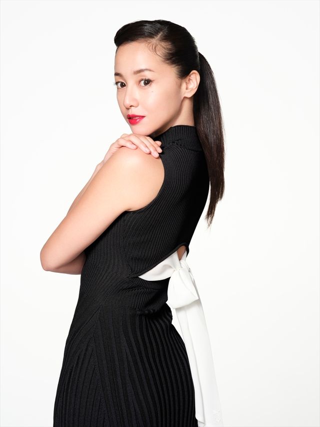 沢尻エリカ、美脚披露！「EIMY ISTOIRE」ビジュアル（5枚目）