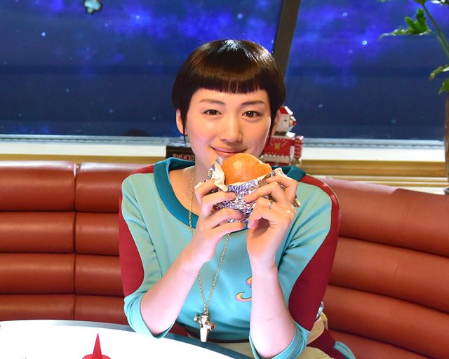 「僕もハンバーガーをキレイに食べる女の子、好きです」香取慎吾　写真は映画『ギャラクシー街道』より