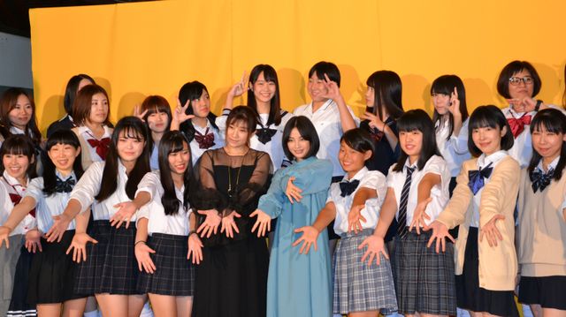 篠原涼子&広瀬すずが笑顔で登場！『SUNNY 強い気持ち・強い愛』女子限定制服試写会：フォトギャラリー