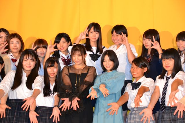 篠原涼子&広瀬すずが笑顔で登場！『SUNNY 強い気持ち・強い愛』女子限定制服試写会（2枚目）