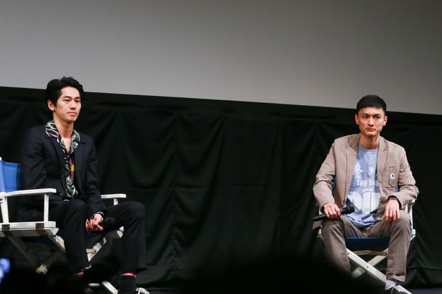 くまもと復興映画祭 Powered by 菊池映画祭」内でトークショーを行なった永山絢斗（左）、高良健吾