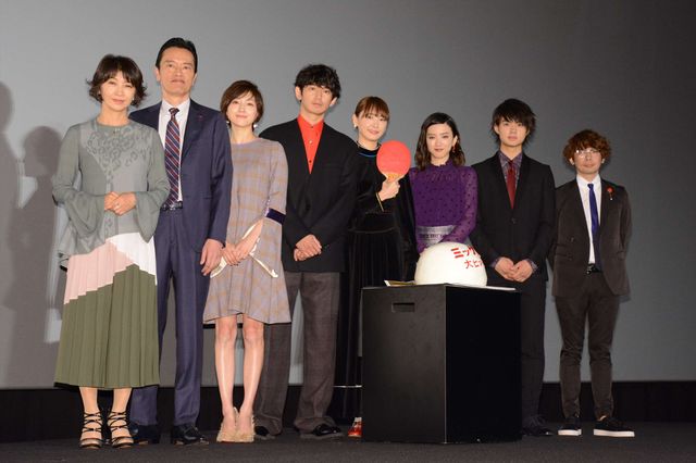 ガッキー、瑛太にケーキをあーん！（4枚目）