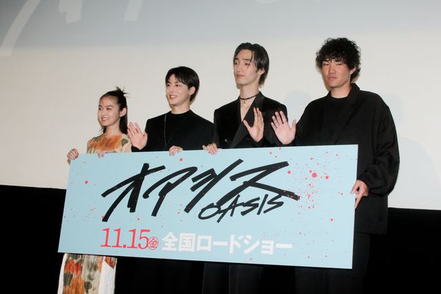 美しすぎる伊藤万理華！清水尋也、高杉真宙と『オアシス』完成披露に登壇（18枚目）
