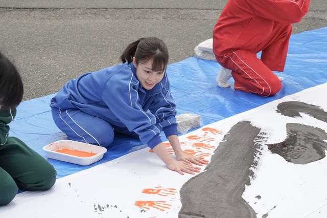 ジャージ姿の結（橋本環奈）が風見（松本怜生）を見つめて…朝ドラ「おむすび」第8回（2枚目）