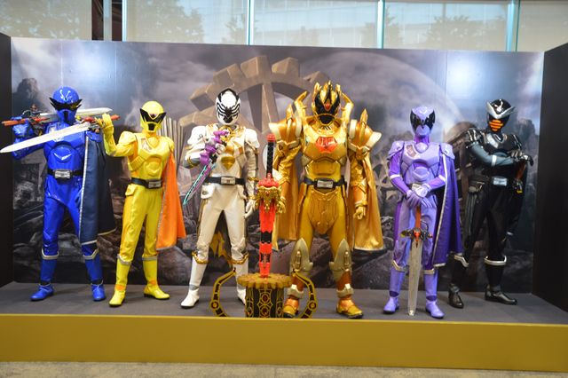 ガッチャードデイブレイク＆ギラの玉座が展示決定！「Ｗヒーロー夏祭り2024」ゲネプロ会場の様子（6枚目）