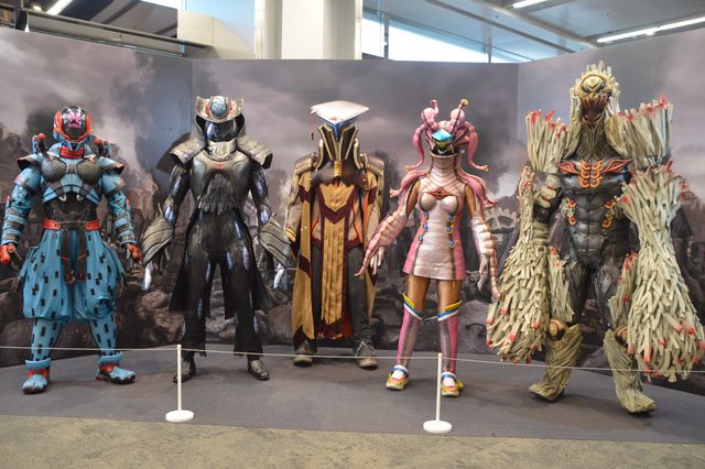 ガッチャードデイブレイク＆ギラの玉座が展示決定！「Ｗヒーロー夏祭り2024」ゲネプロ会場の様子（7枚目）