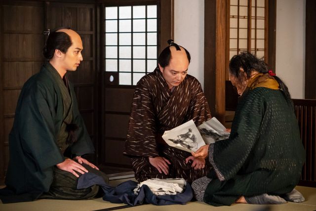 歌麿（染谷将太）の闇が深すぎた…鳥山石燕（片岡鶴太郎）との再会が超泣ける！「べらぼう」場面写真（4枚目）
