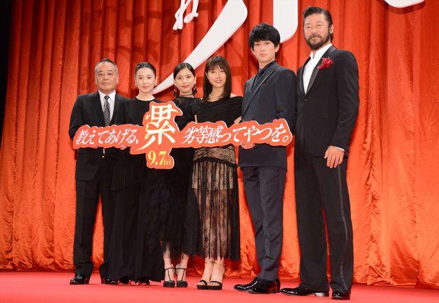 土屋太鳳＆芳根京子の熱い抱擁！『累－かさね－』完成披露試写会（2枚目）