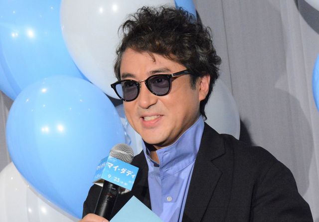 66（ムロ）本のバラの花束！ムロツヨシ初主演映画『マイ・ダディ』“父の日”完成報告イベント（5枚目）