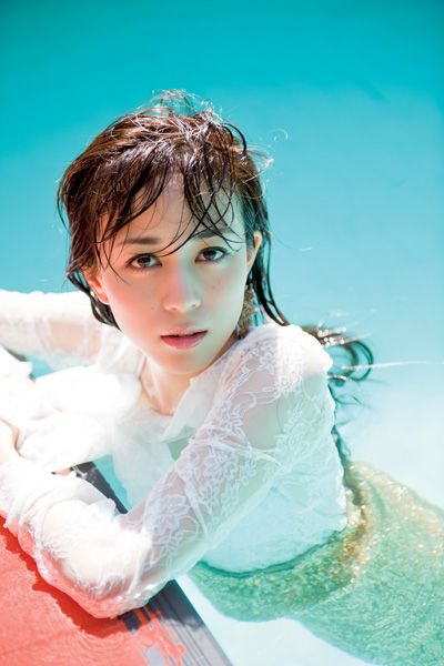 比嘉愛美 写真集 Clear 比嘉愛未 ファースト写真集 『 Clear 』 | 比嘉 愛未, 舞山 秀一