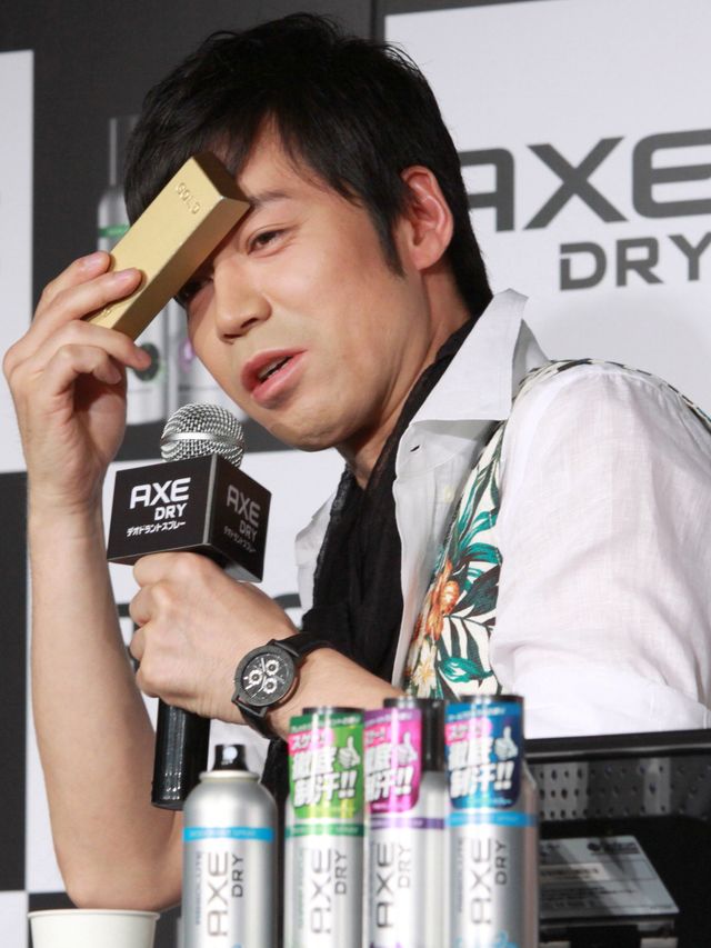 シルバーのミニスカ姿の吉木りさと東MAXが登場！制汗カレーショップ AXE DRY」プロジェクト発表会フォトギャラリー（7枚目）