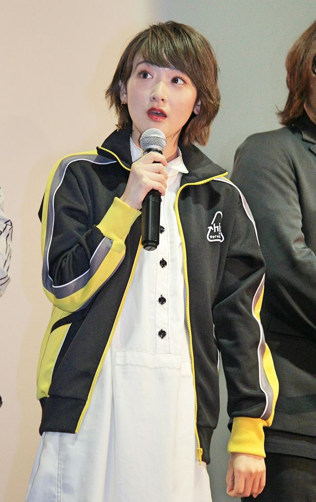 乃木坂46時代にライブでhideっぽく歩いた！生駒里奈『HURRY GO ROUND』初日舞台あいさつ【9枚】（2枚目）