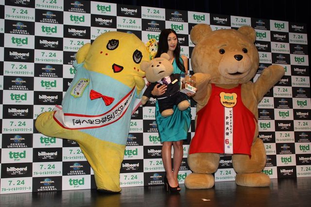 壇蜜、テッドに“お尻ペンペン”許す…フォトギャラリー（12枚目）