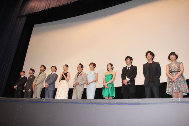 吹石一恵、胸がちらり！映画『王妃の館』初日舞台あいさつ写真ギャラリー（4枚目）