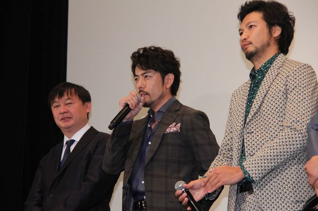 吹石一恵、胸がちらり！映画『王妃の館』初日舞台あいさつ写真ギャラリー（6枚目）