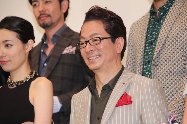 吹石一恵、胸がちらり！映画『王妃の館』初日舞台あいさつ写真ギャラリー（13枚目）