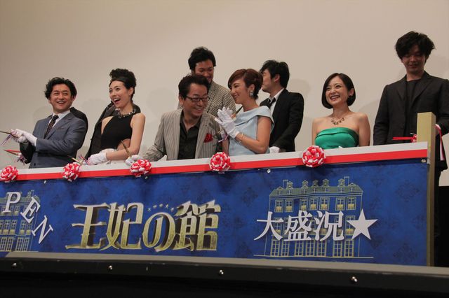 吹石一恵、胸がちらり！映画『王妃の館』初日舞台あいさつ写真ギャラリー（17枚目）