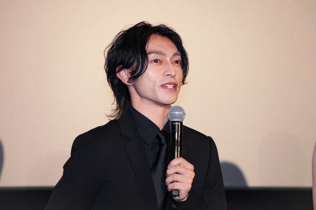 遠藤雄弥、彩凪翔、岩橋玄樹、須田亜香里ら巫女と撮影！『男神』初日舞台挨拶（2枚目）
