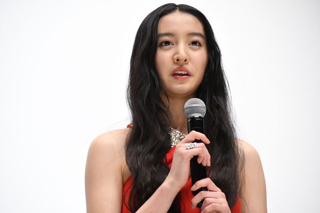 Koki,の真っ赤なドレス姿！『牛首村』初日舞台あいさつ（3枚目）