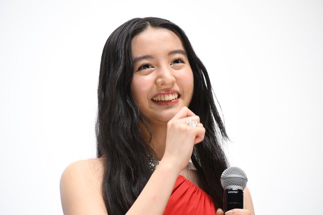 Koki,の真っ赤なドレス姿！『牛首村』初日舞台あいさつ（7枚目）