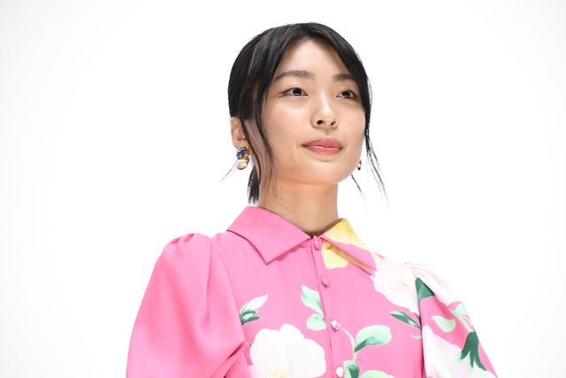 Koki,の真っ赤なドレス姿！『牛首村』初日舞台あいさつ（9枚目）