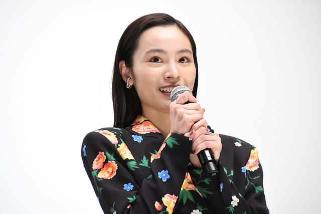 Koki,の真っ赤なドレス姿！『牛首村』初日舞台あいさつ（13枚目）