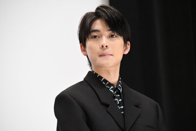 Koki,の真っ赤なドレス姿！『牛首村』初日舞台あいさつ（19枚目）