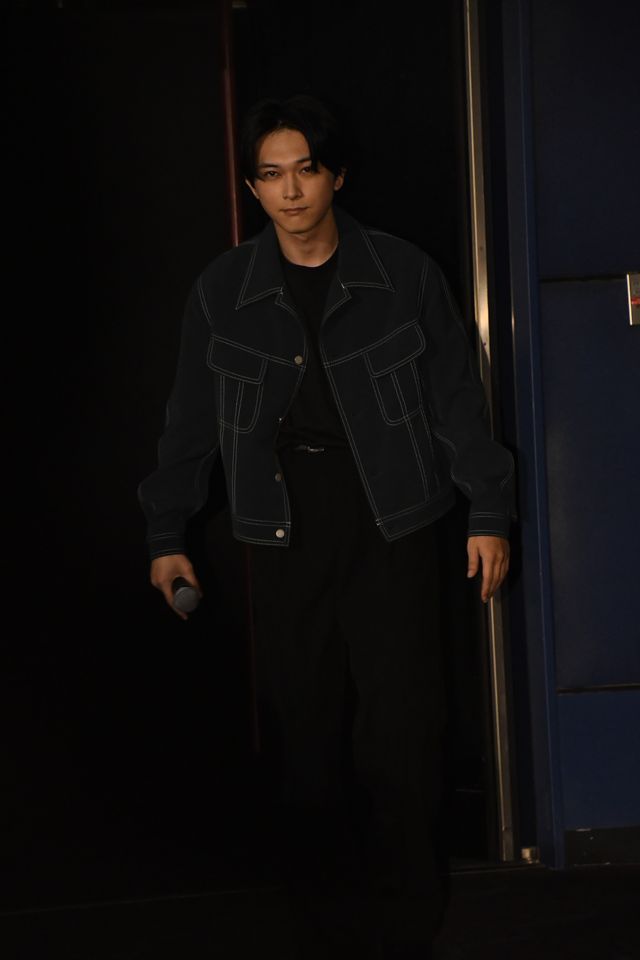 山崎賢人＆吉沢亮が肩組みポーズ！『キングダム　大将軍の帰還』大ヒット舞台あいさつ（4枚目）