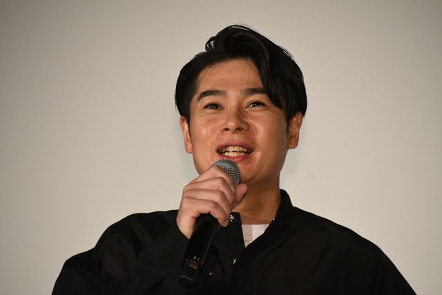 山崎賢人＆吉沢亮が肩組みポーズ！『キングダム　大将軍の帰還』大ヒット舞台あいさつ（8枚目）