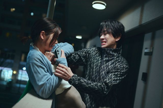 主人公・美紗（小芝風花）と友也（横山裕）