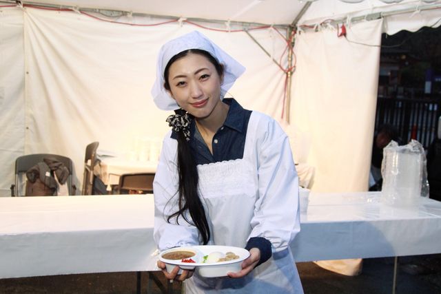 壇蜜、割烹着姿で「カレー売りの熟女」!!　大久保さんとの確執報道は「番組のネタとして使わせていただく」　画像ギャラリー：フォトギャラリー