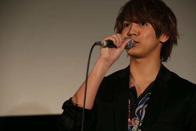 土屋太鳳＆片寄涼太を「お兄ぃ」と呼んで、沖縄で兄妹ラブをバッチリアピール！　画像ギャラリー（5枚目）