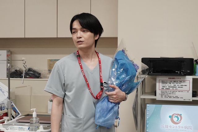 若葉竜也＆千葉雄大がハグ！「アンメット」チーム集合写真（13枚目）