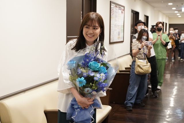 若葉竜也＆千葉雄大がハグ！「アンメット」チーム集合写真（16枚目）