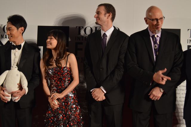 菅野美穂がベイマックスにギュッ！東京国際映画祭レッドカーペット写真ギャラリー＜その2＞（10枚目）