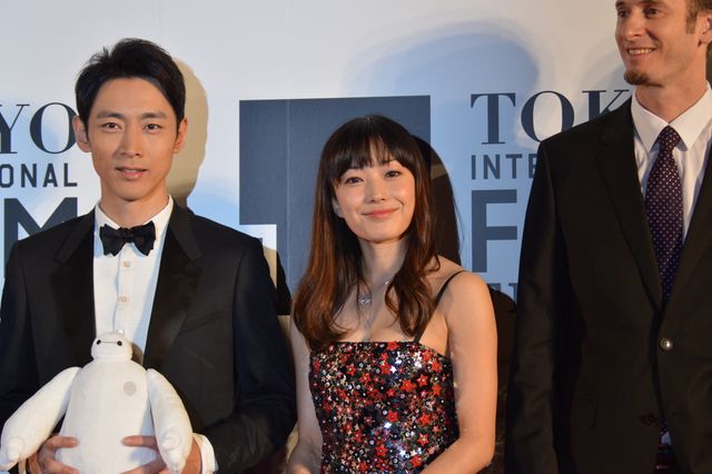 菅野美穂がベイマックスにギュッ！東京国際映画祭レッドカーペット写真ギャラリー＜その2＞（11枚目）