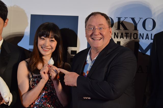 菅野美穂がベイマックスにギュッ！東京国際映画祭レッドカーペット写真ギャラリー＜その2＞（14枚目）