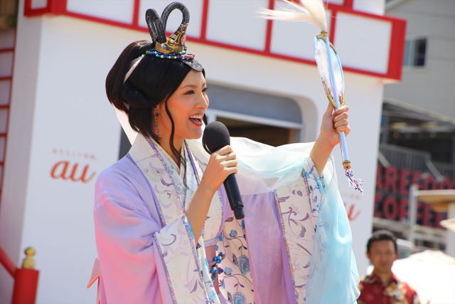 菜々緒、海の家「乙ちゃんの竜宮城」に登場。ドSな決め台詞も生披露！　画像ギャラリー（2枚目）