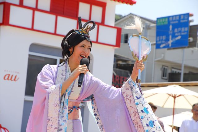 菜々緒、海の家「乙ちゃんの竜宮城」に登場。ドSな決め台詞も生披露！　画像ギャラリー（3枚目）