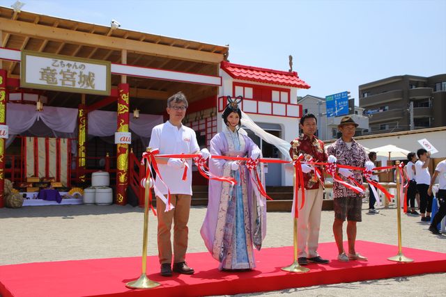 菜々緒、海の家「乙ちゃんの竜宮城」に登場。ドSな決め台詞も生披露！　画像ギャラリー（4枚目）