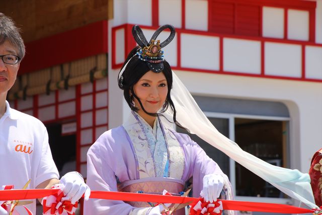 菜々緒、海の家「乙ちゃんの竜宮城」に登場。ドSな決め台詞も生披露！　画像ギャラリー（5枚目）