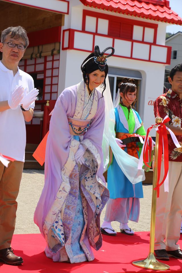 菜々緒、海の家「乙ちゃんの竜宮城」に登場。ドSな決め台詞も生披露！　画像ギャラリー（8枚目）