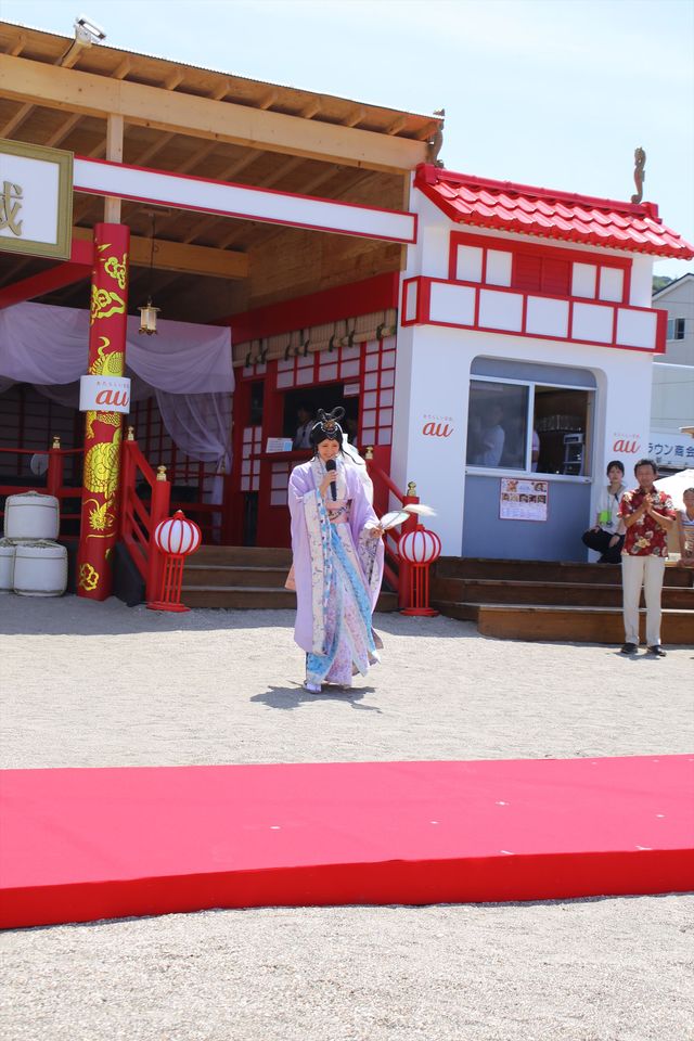 菜々緒、海の家「乙ちゃんの竜宮城」に登場。ドSな決め台詞も生披露！　画像ギャラリー（15枚目）