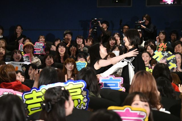 仲睦まじい山崎賢人＆吉沢亮！『キングダム』初日舞台あいさつ：フォトギャラリー