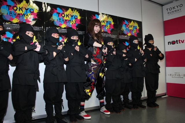 きゃりー忍者が「東京ランウェイ」に降臨！　今気になるアイテムは“おしゃれ”パジャマ？　画像ギャラリー：フォトギャラリー