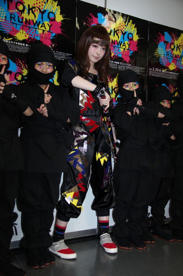 きゃりー忍者が「東京ランウェイ」に降臨！　今気になるアイテムは“おしゃれ”パジャマ？　画像ギャラリー（4枚目）