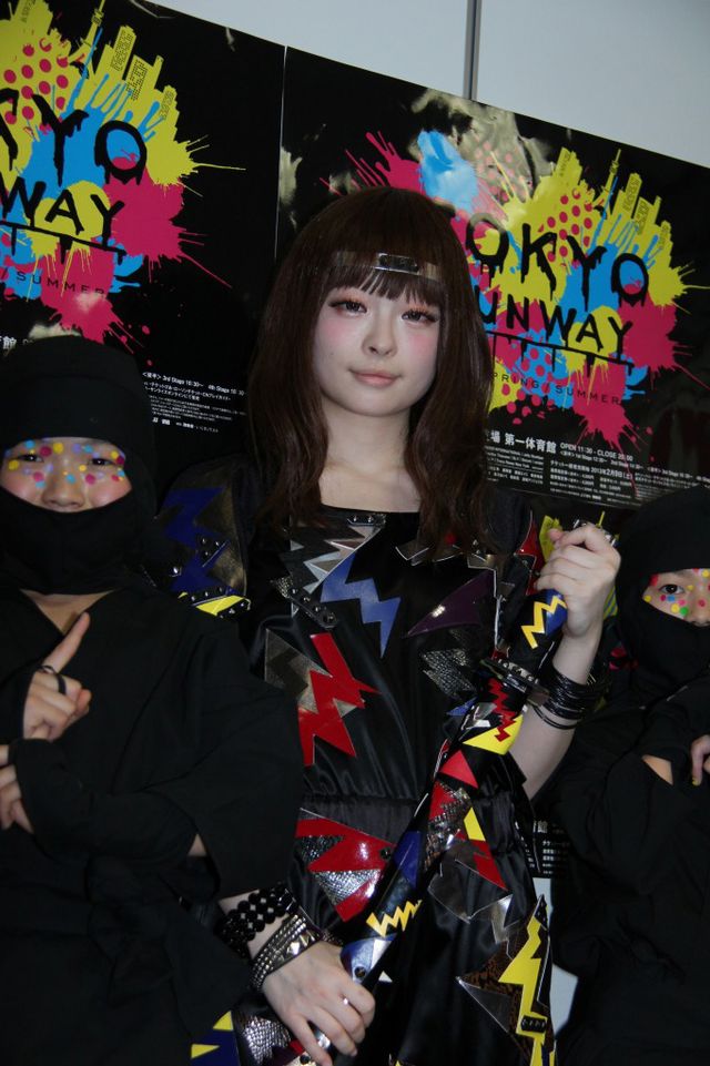 きゃりー忍者が「東京ランウェイ」に降臨！　今気になるアイテムは“おしゃれ”パジャマ？　画像ギャラリー（7枚目）